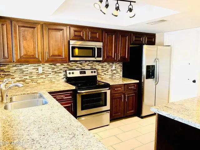 Real Estate Picture 7