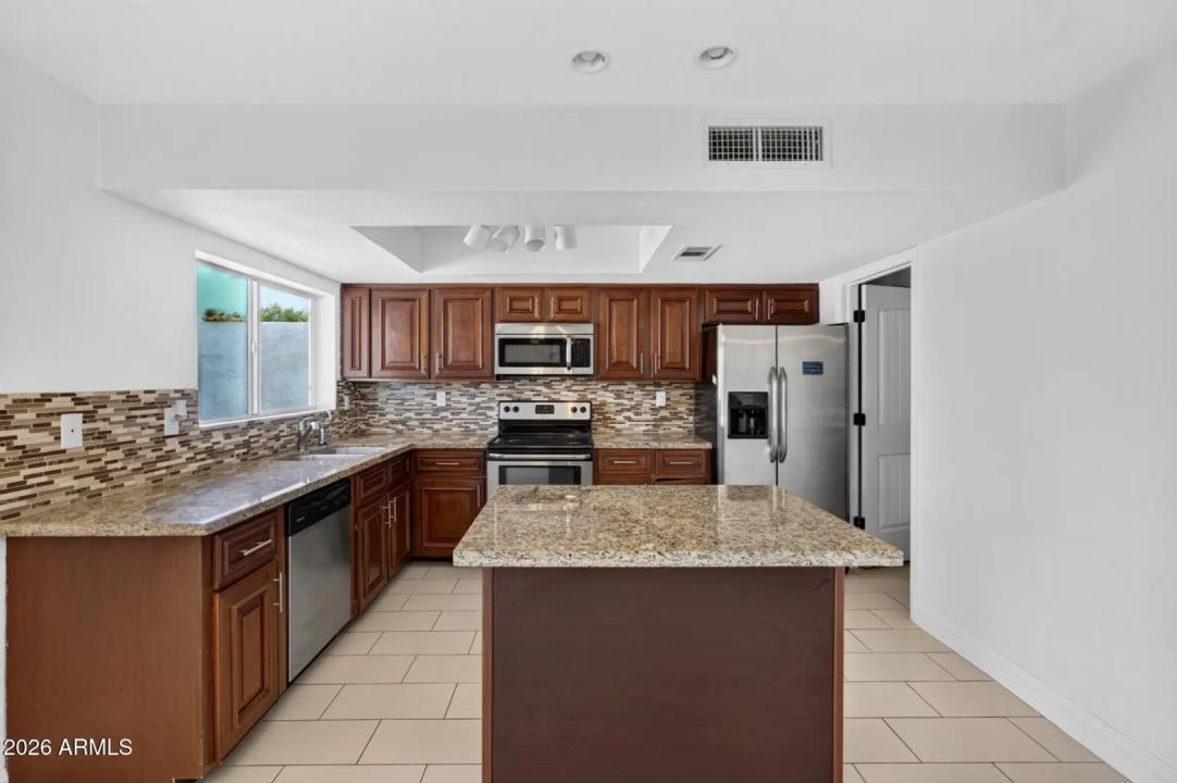 Real Estate Picture 11