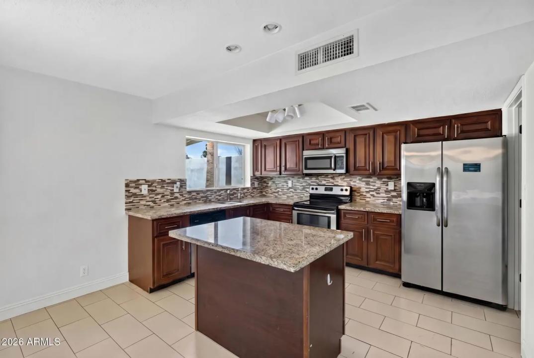 Real Estate Picture 12