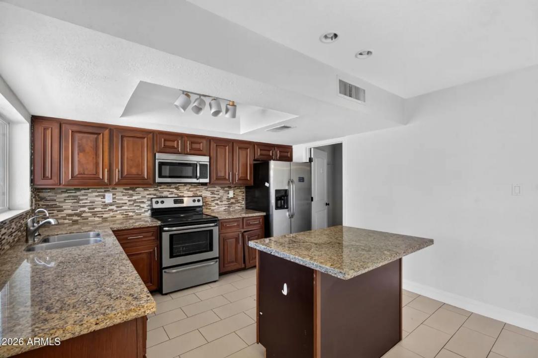 Real Estate Picture 13
