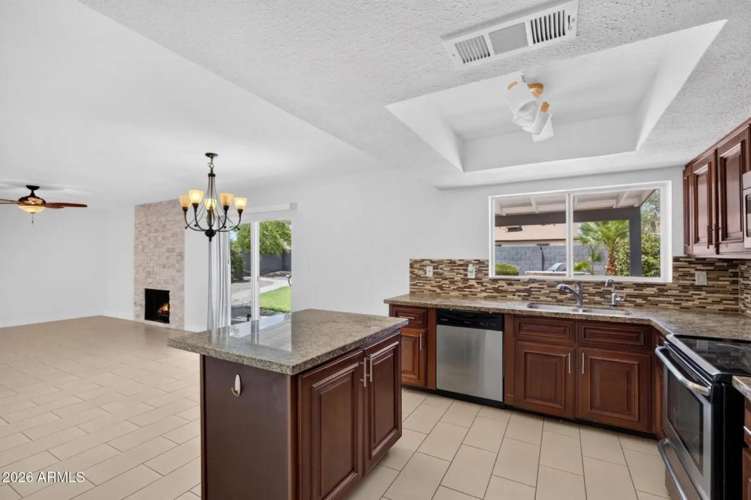 Real Estate Picture 14