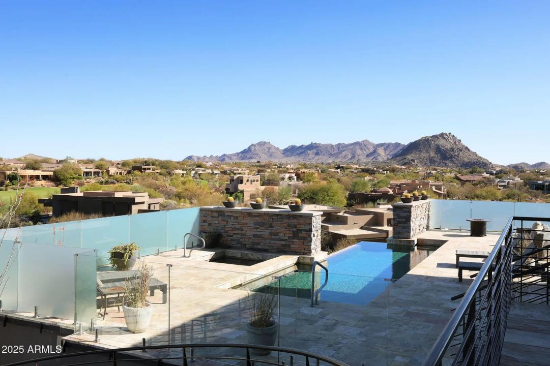 Real Estate Picture 3