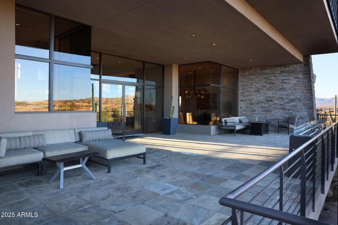 Real Estate Picture 4