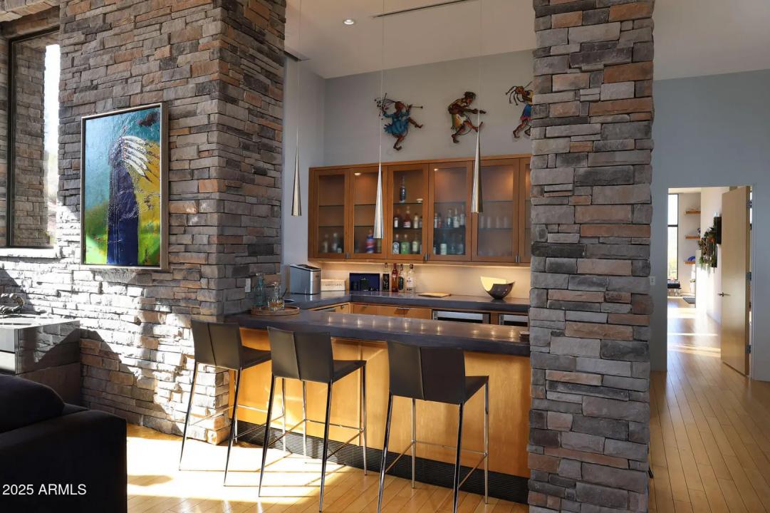 Real Estate Picture 8