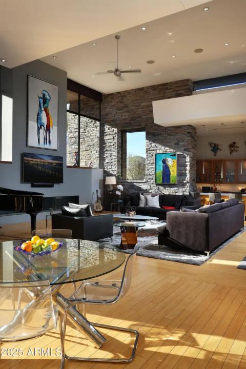 Real Estate Picture 9