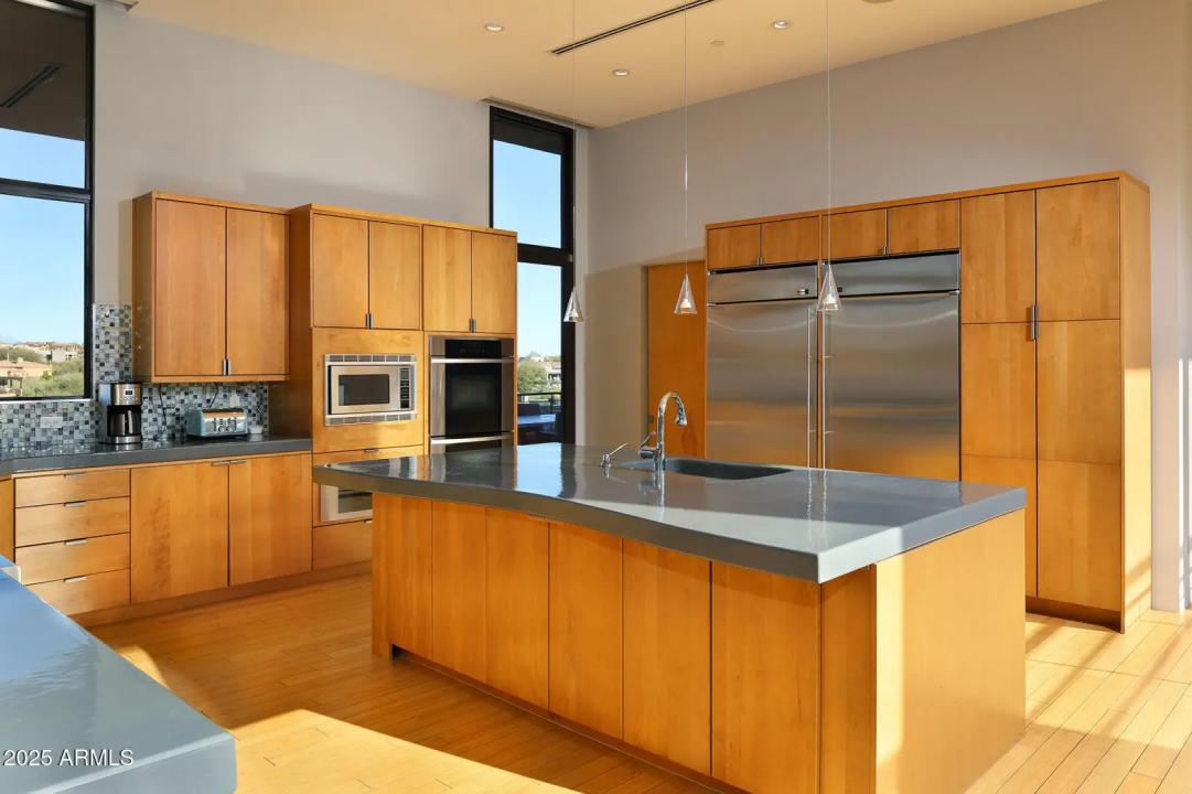 Real Estate Picture 14