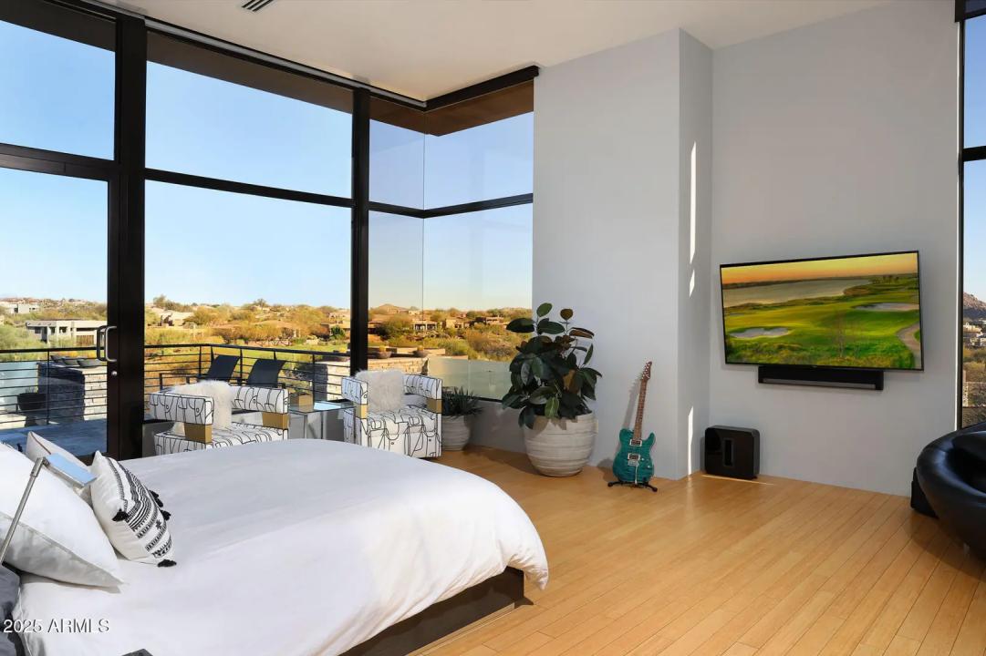 Real Estate Picture 24