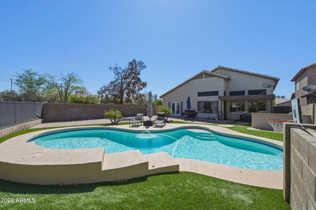 Real Estate Picture 4