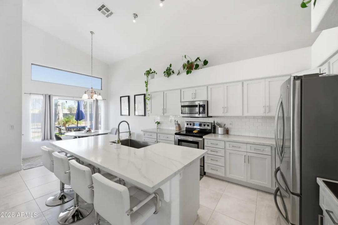 Real Estate Picture 9