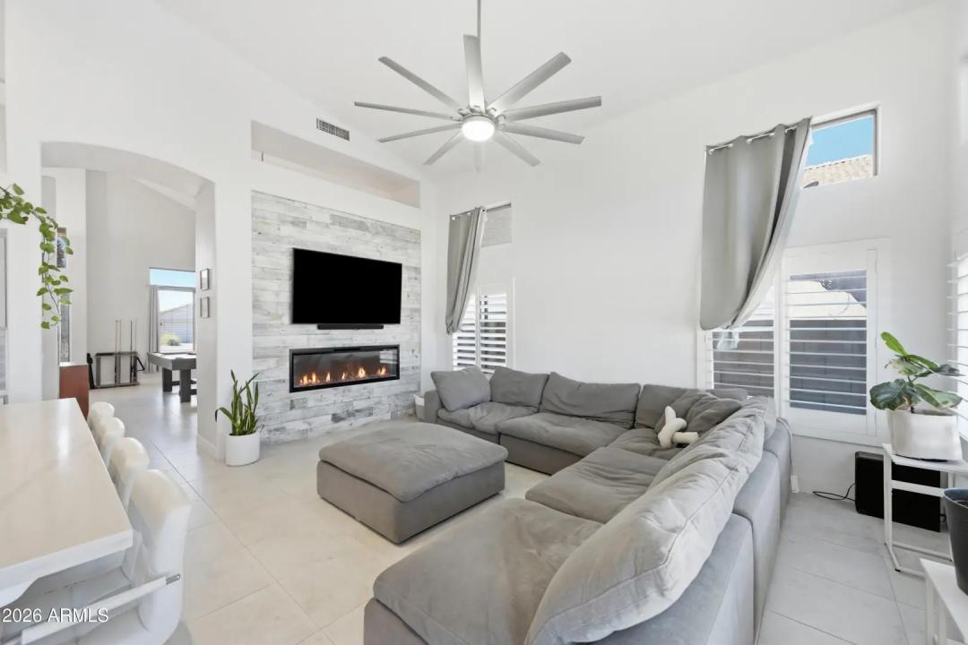 Real Estate Picture 3