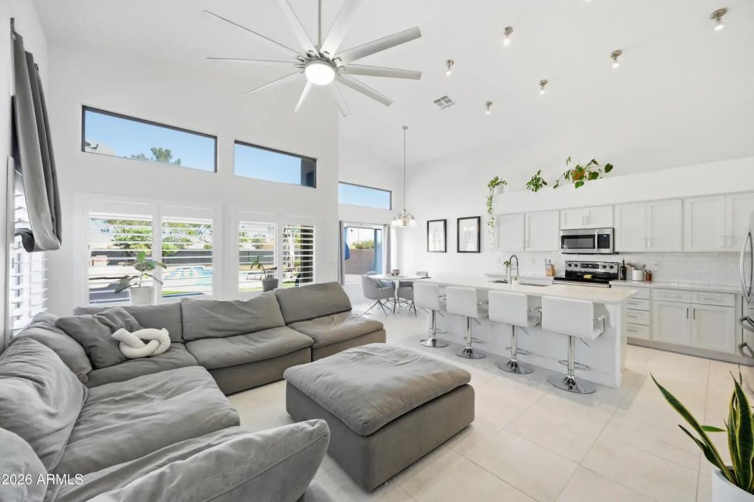 Real Estate Picture 12