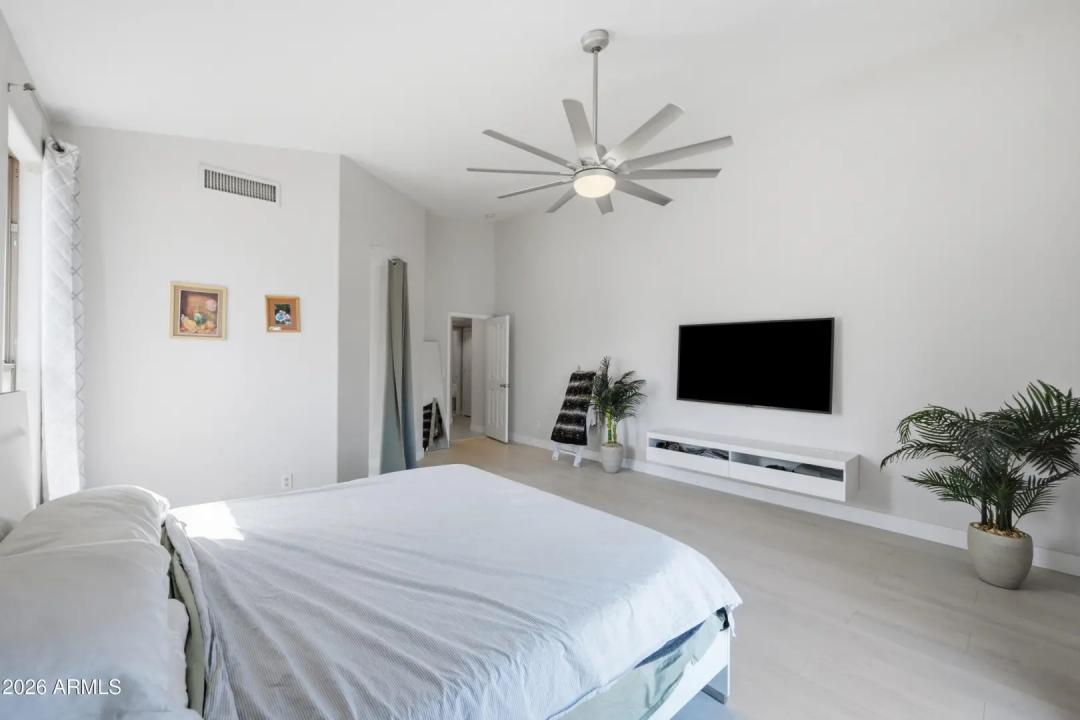 Real Estate Picture 14