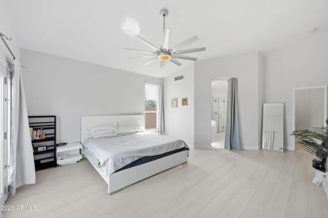 Real Estate Picture 15