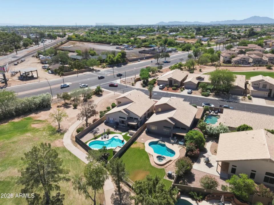 Real Estate Picture 32