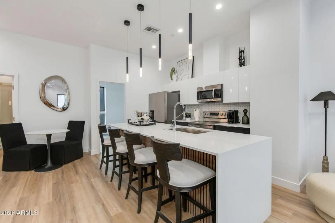 Real Estate Picture 15