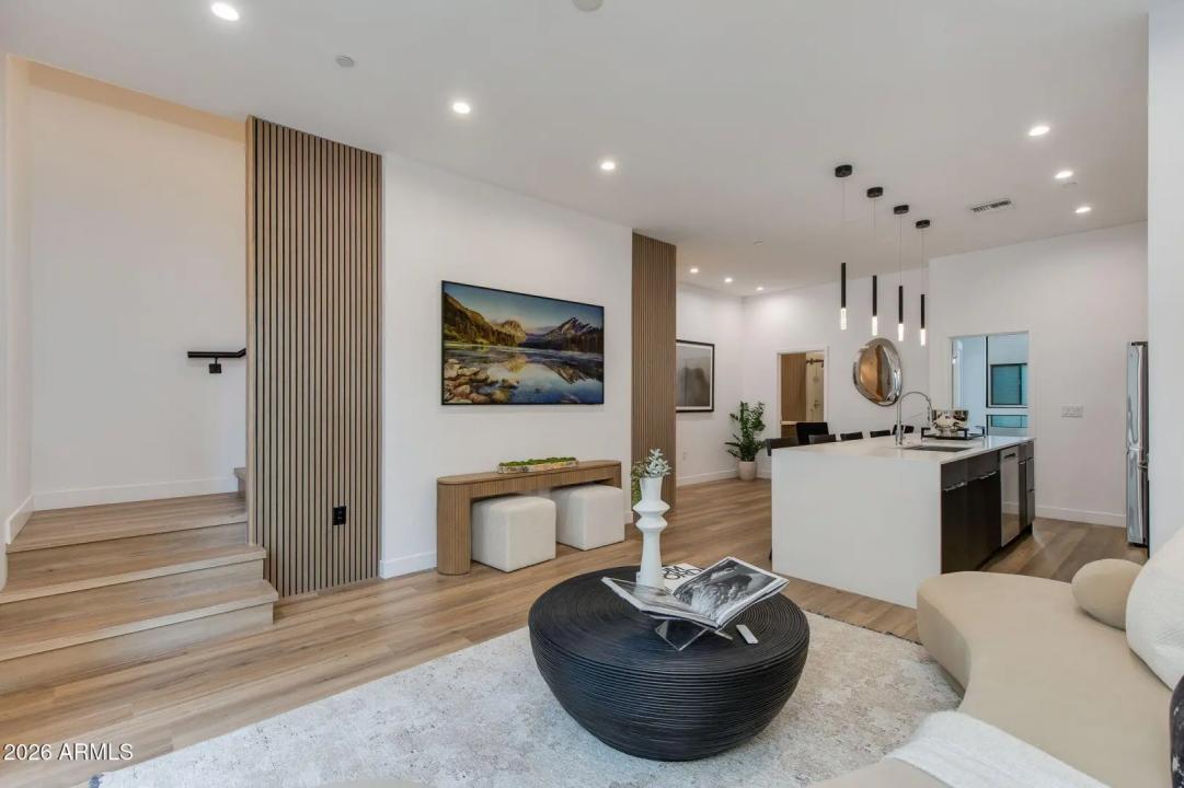 Real Estate Picture 23