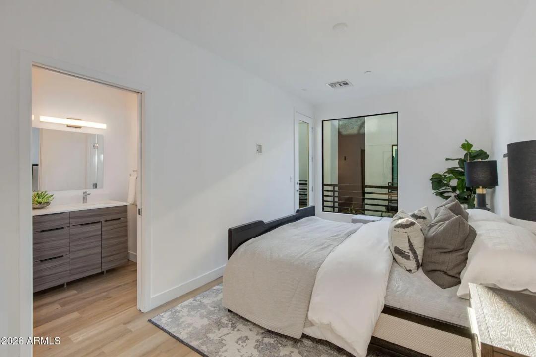 Real Estate Picture 26