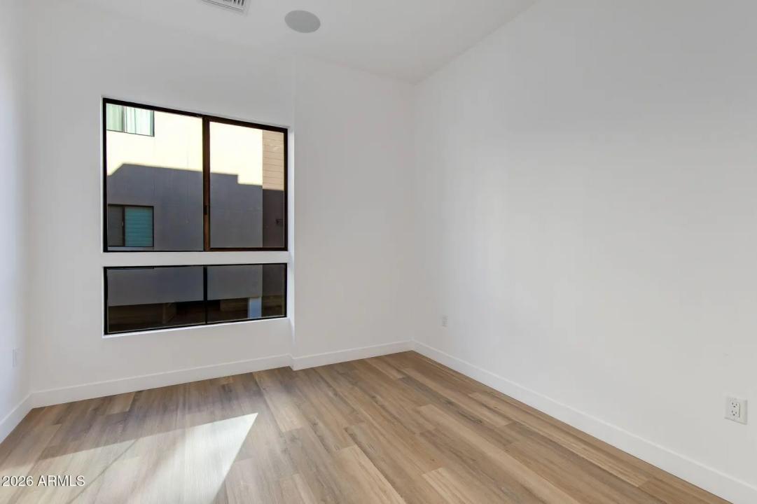 Real Estate Picture 32