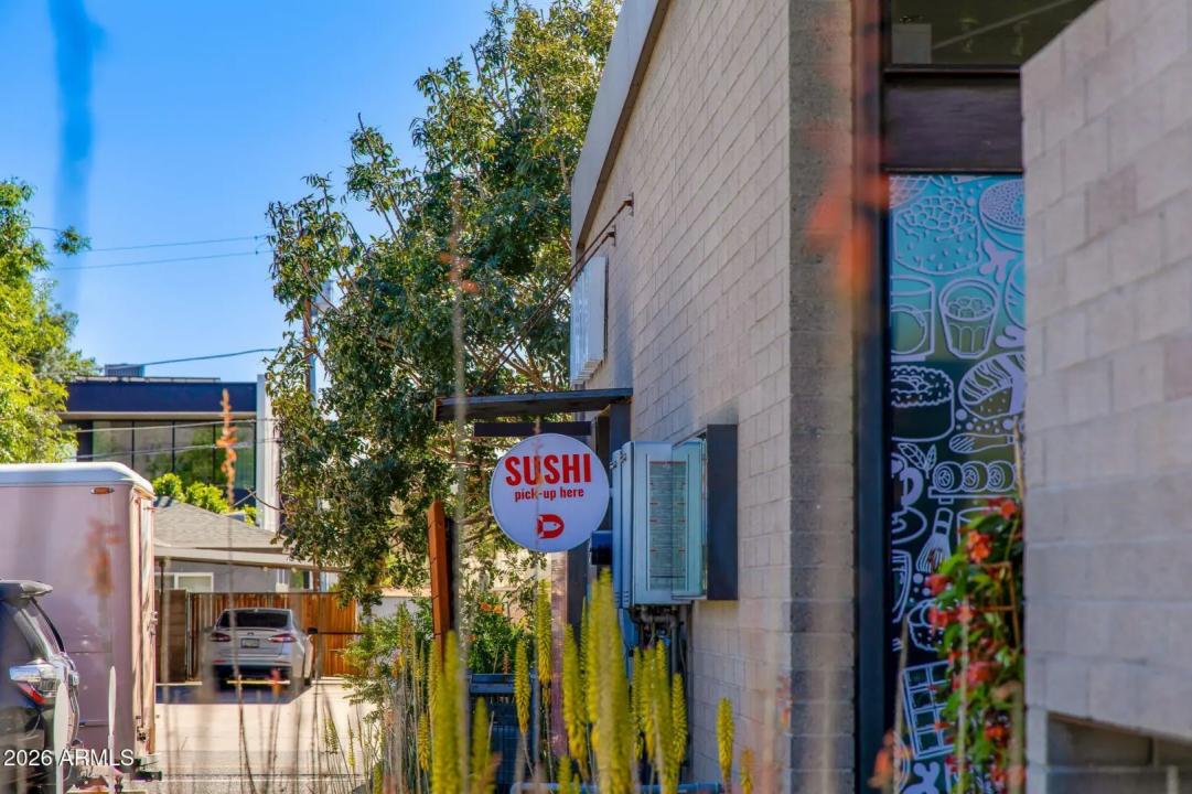 Real Estate Picture 50