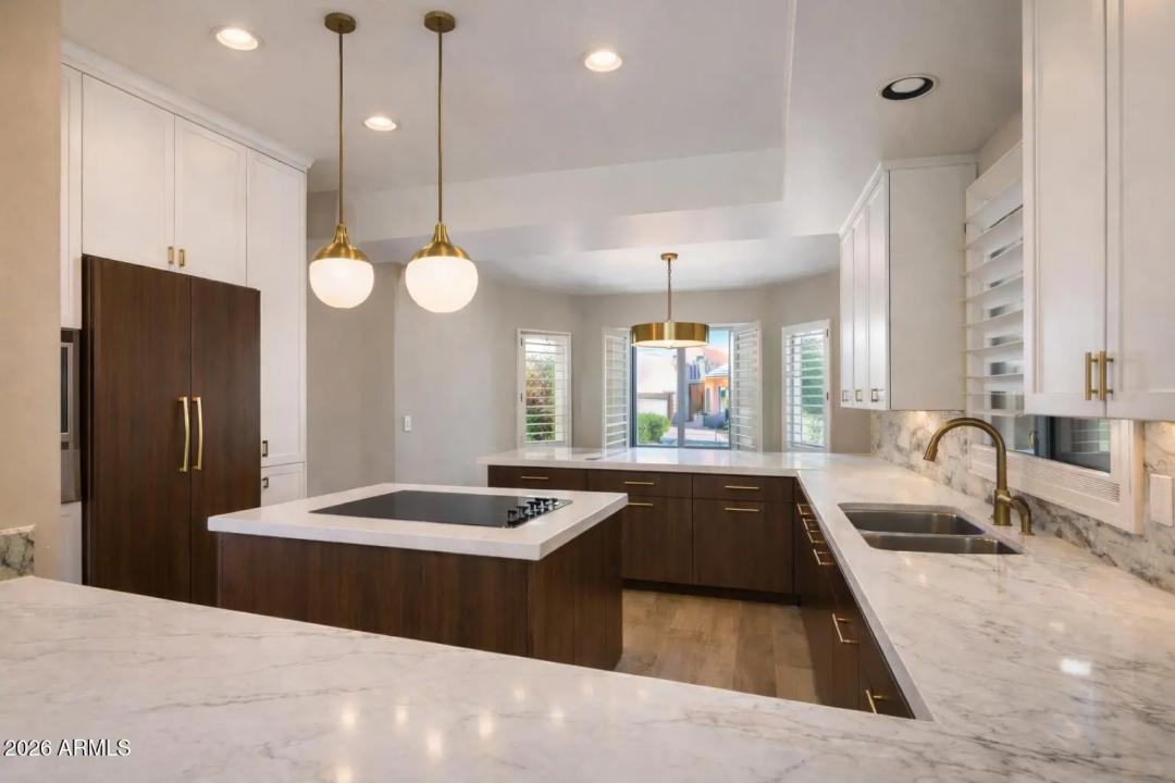 Real Estate Picture 11