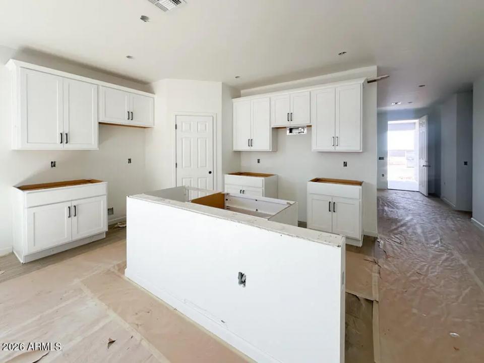 Real Estate Picture 3