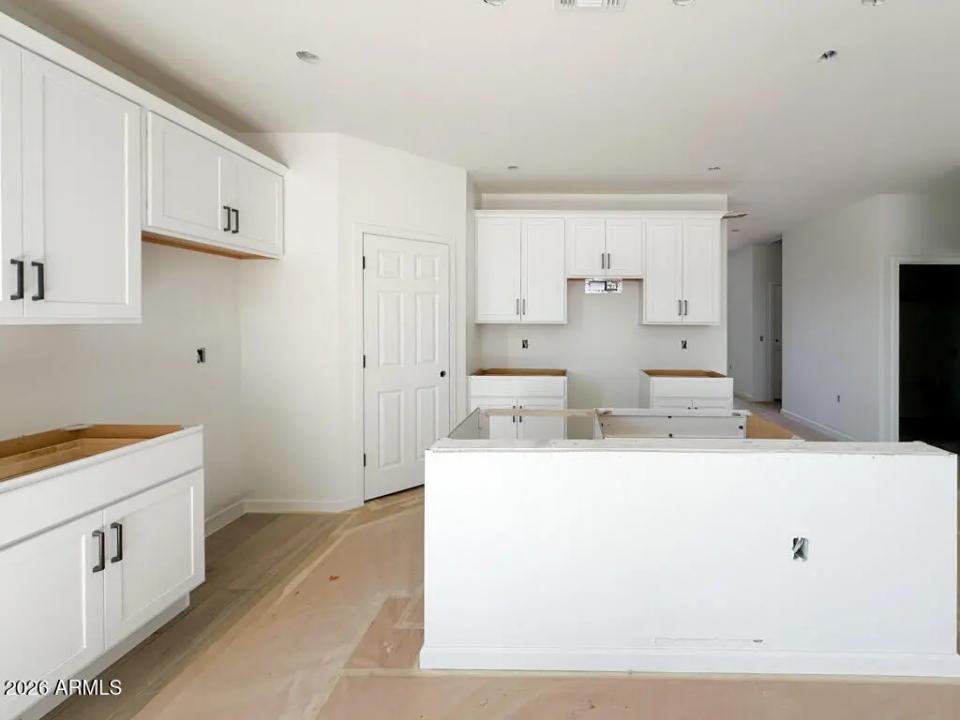 Real Estate Picture 4