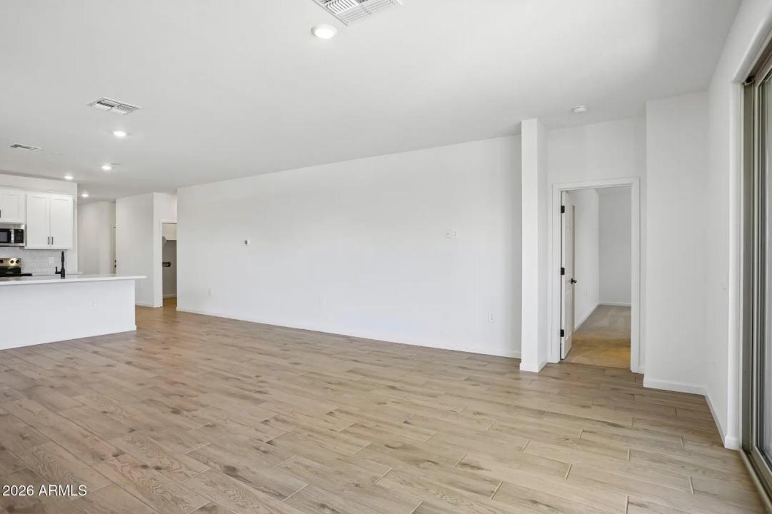 Real Estate Picture 5