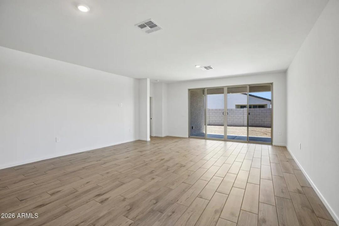 Real Estate Picture 6
