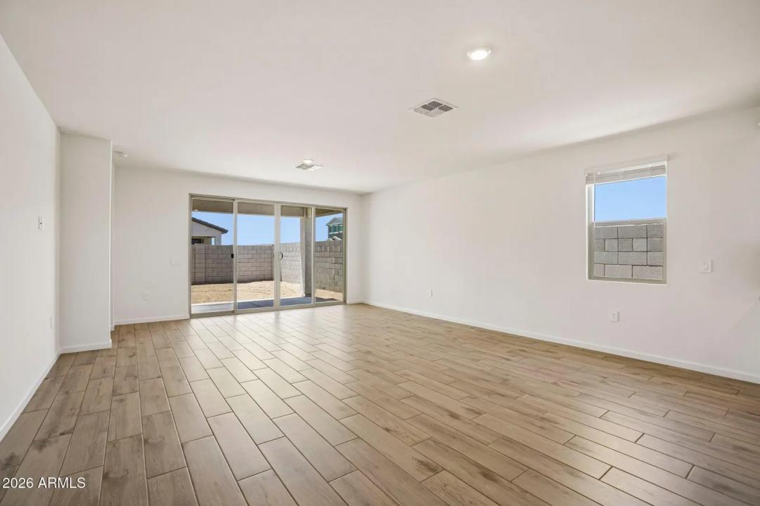 Real Estate Picture 7