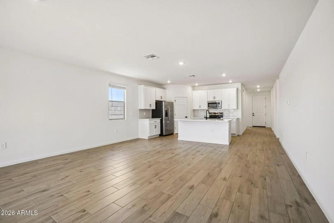 Real Estate Picture 8