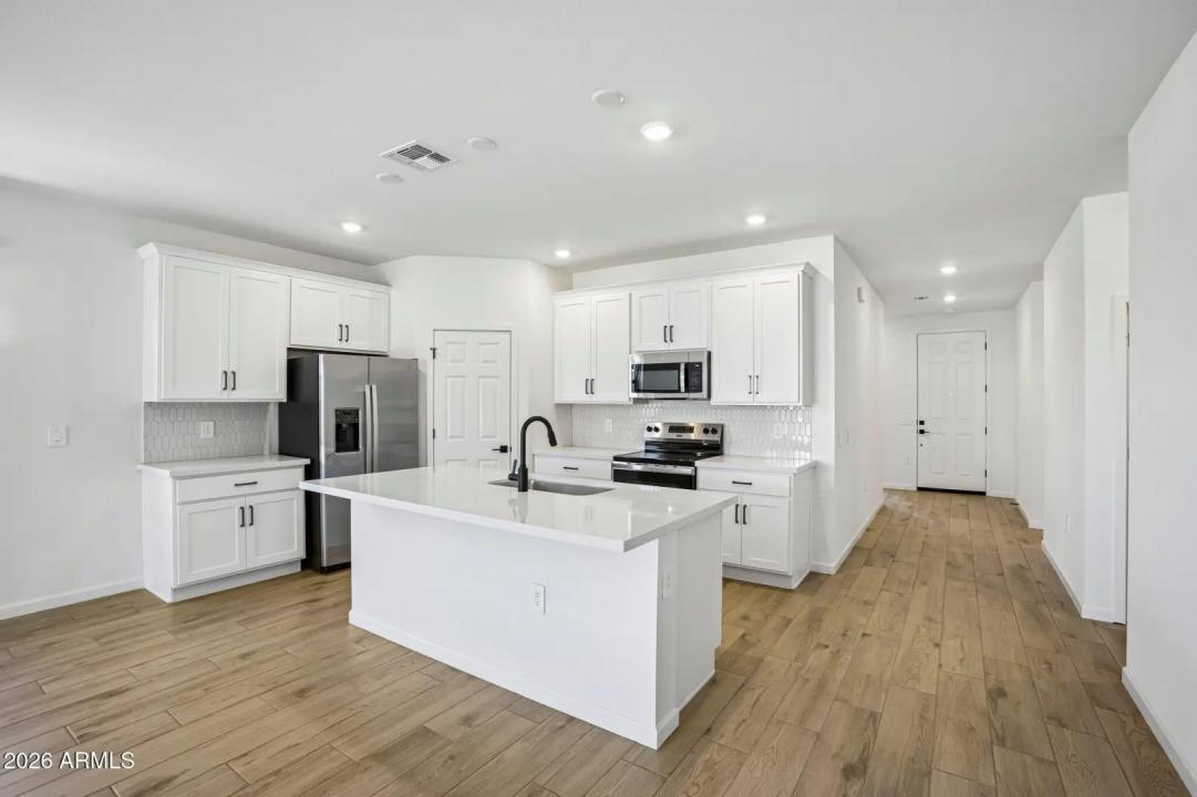 Real Estate Picture 12