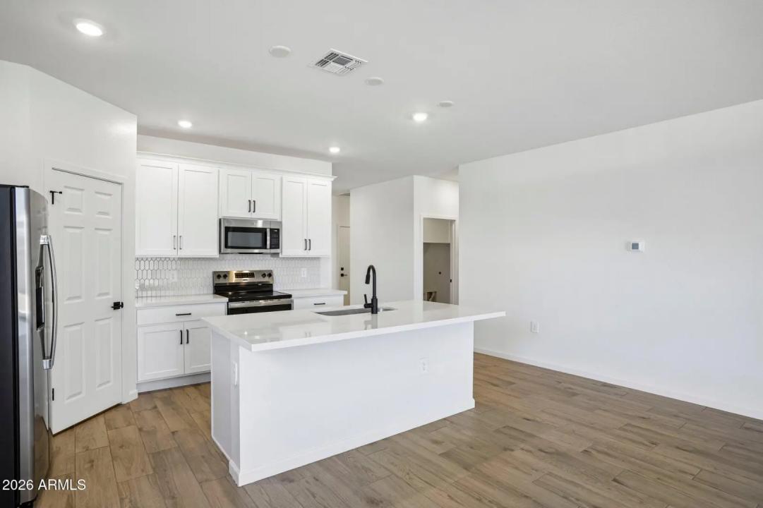 Real Estate Picture 13