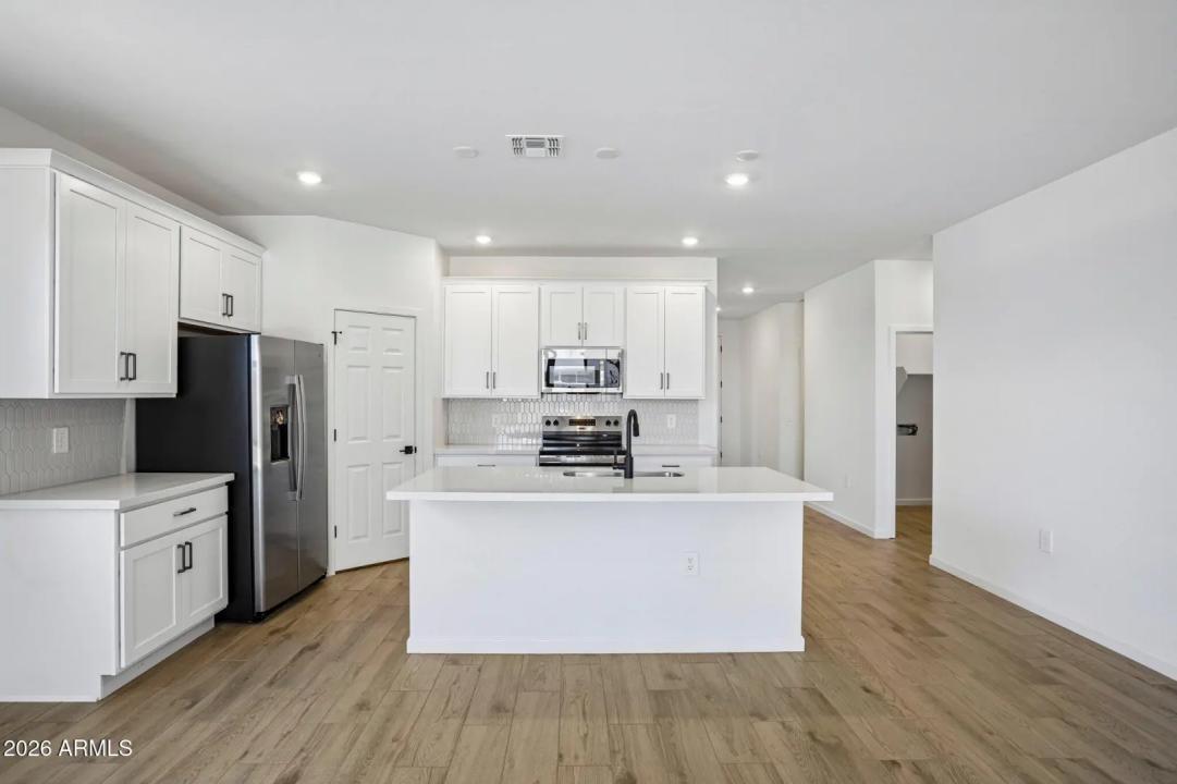 Real Estate Picture 14