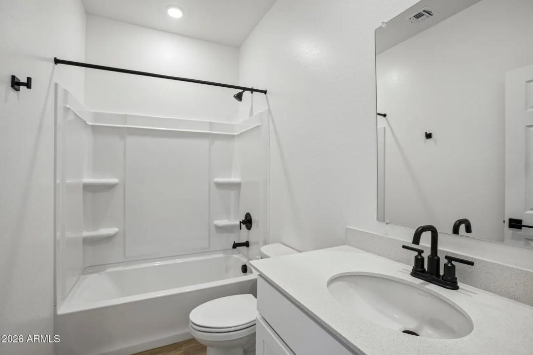 Real Estate Picture 18