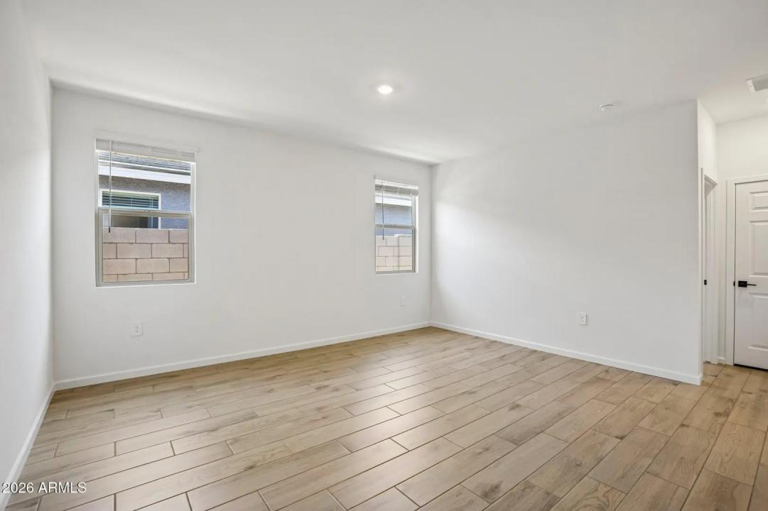 Real Estate Picture 24