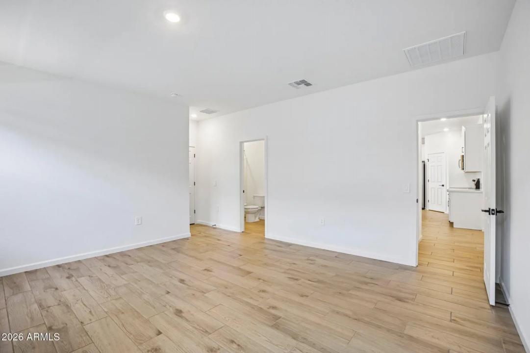 Real Estate Picture 25