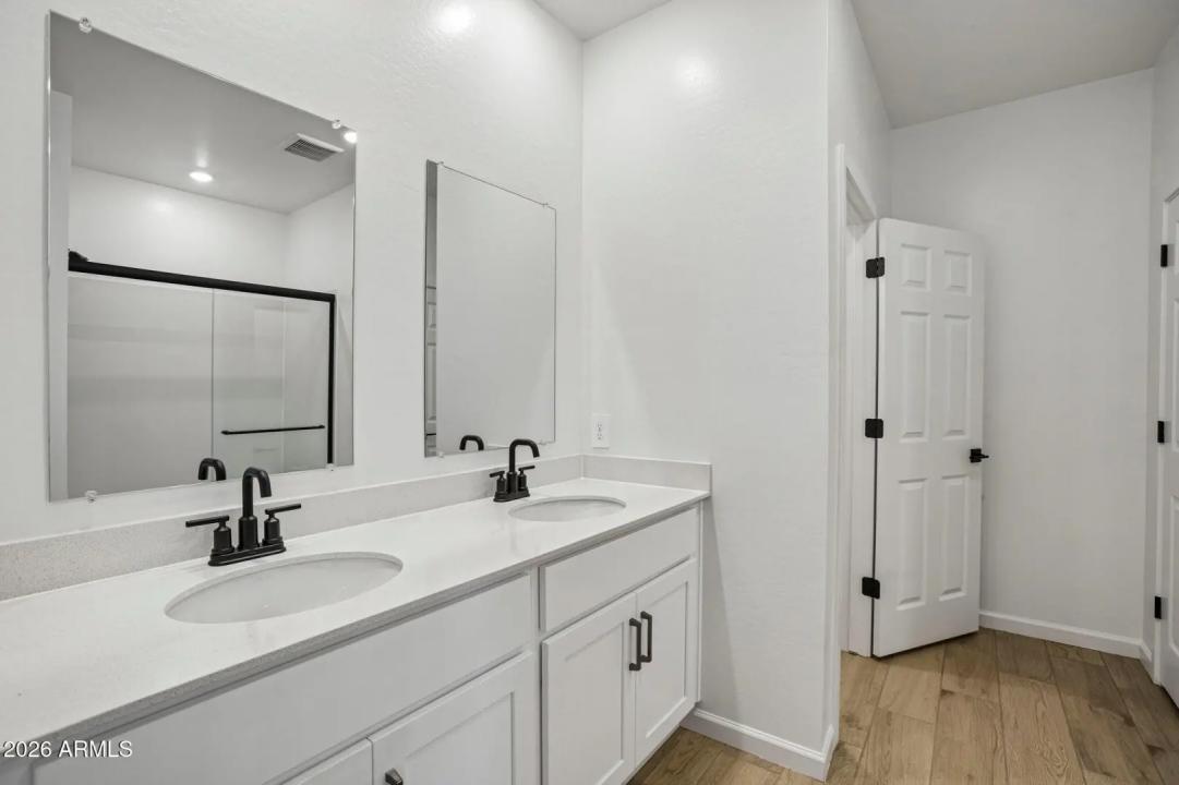 Real Estate Picture 29
