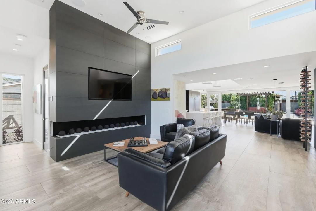 Real Estate Picture 9