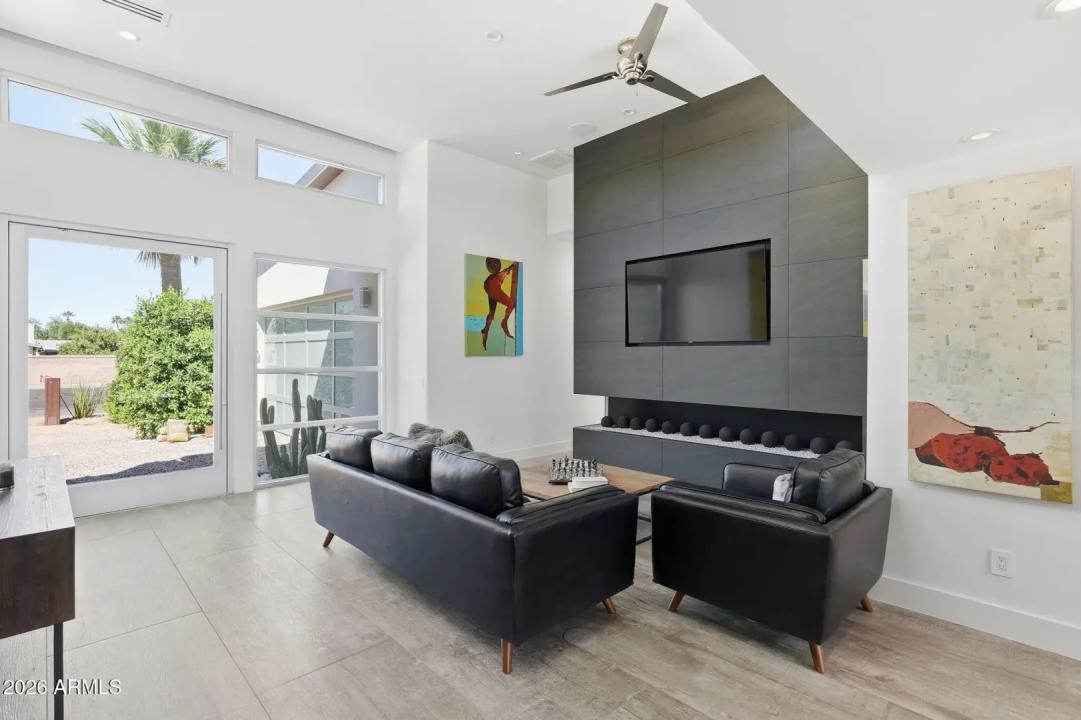 Real Estate Picture 10