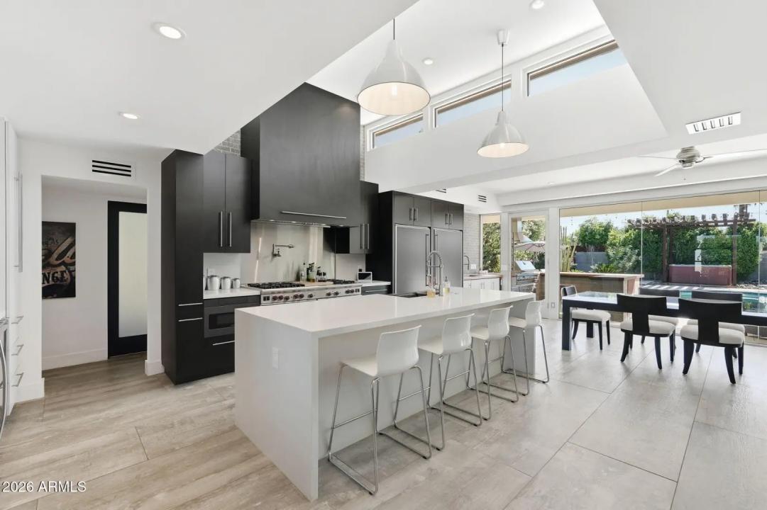 Real Estate Picture 5