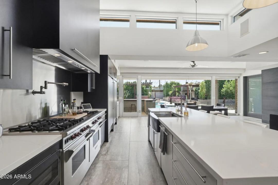 Real Estate Picture 7