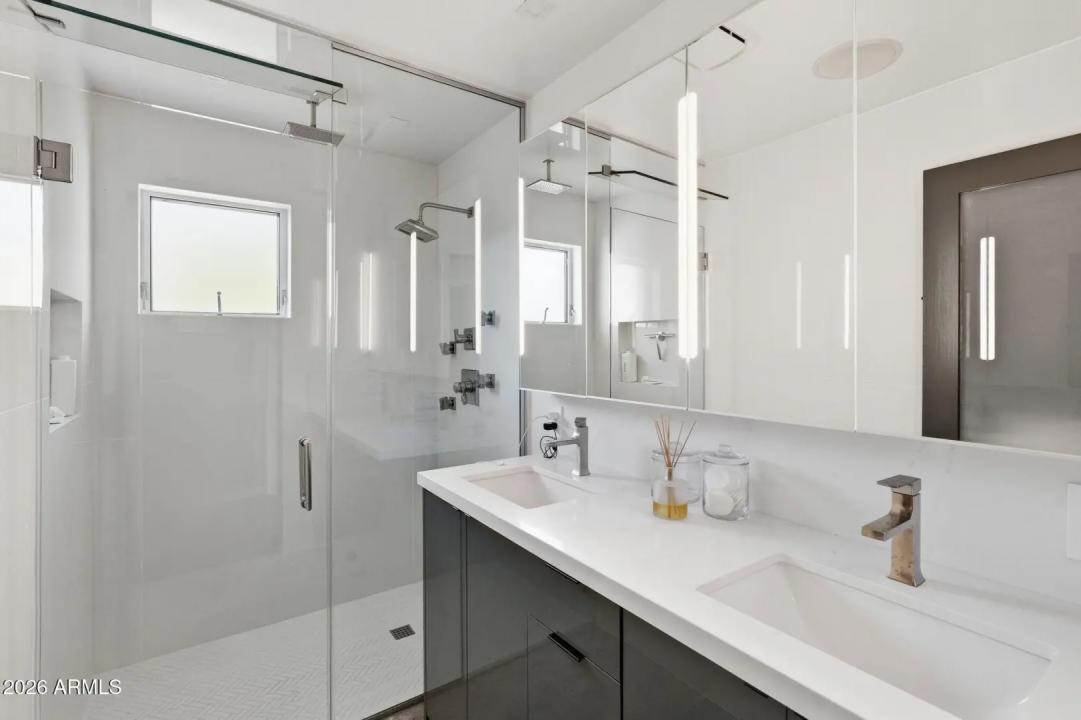 Real Estate Picture 24