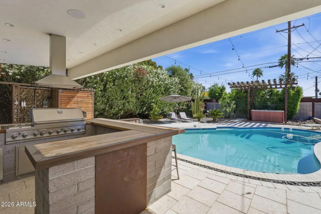 Real Estate Picture 14