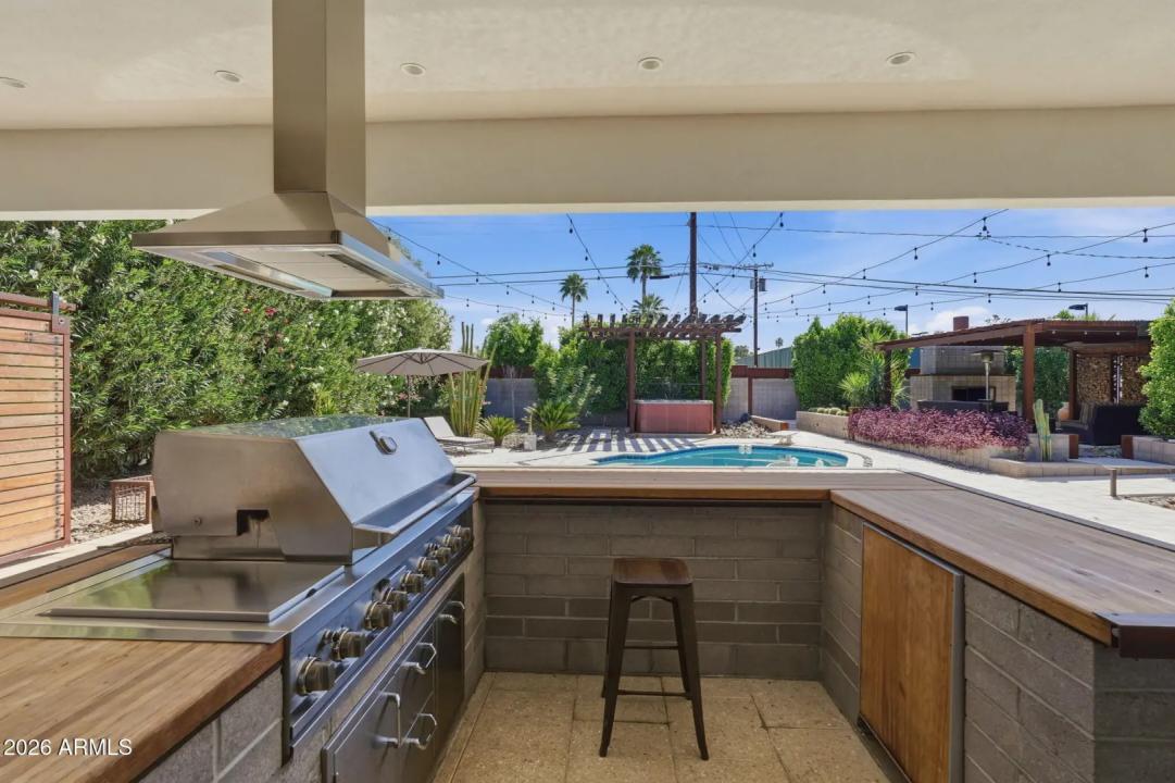 Real Estate Picture 12