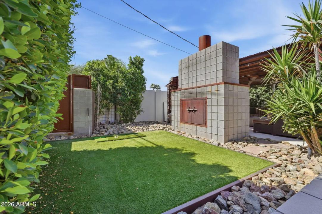 Real Estate Picture 15