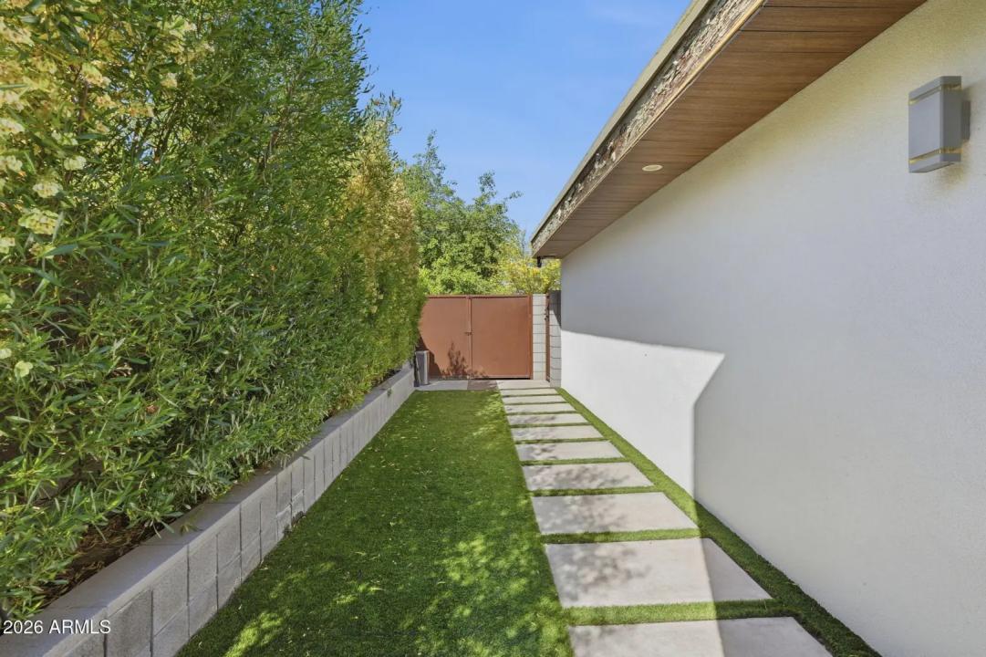 Real Estate Picture 32