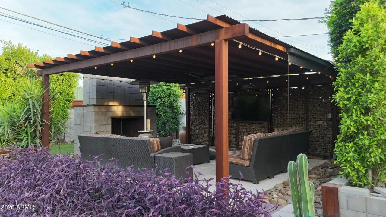 Real Estate Picture 16