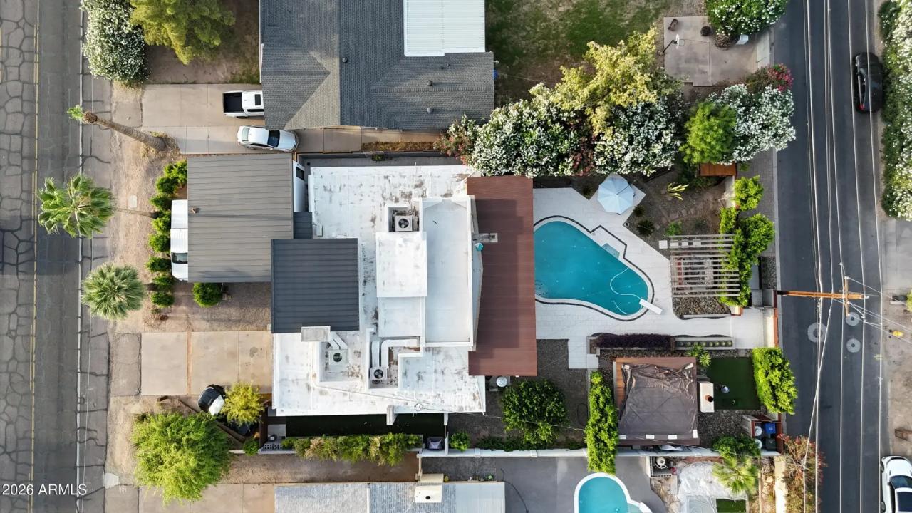 Real Estate Picture 3