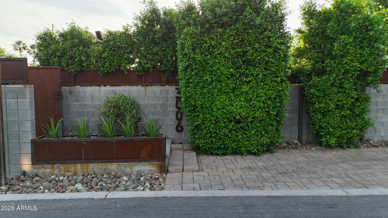 Real Estate Picture 2