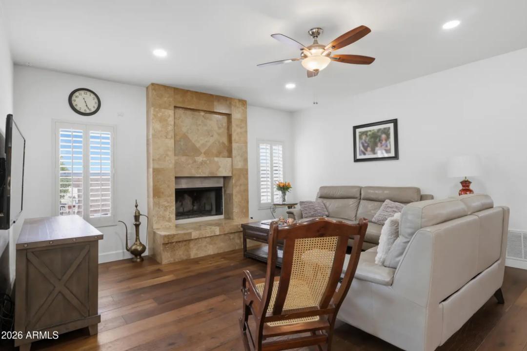 Real Estate Picture 16